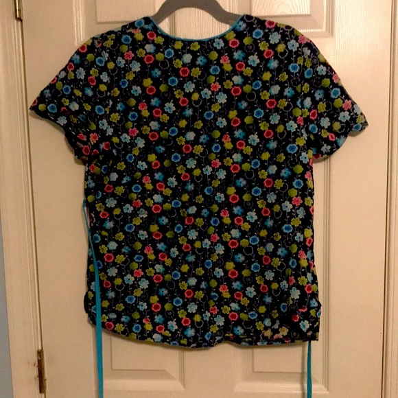 Scrub top - Picture 2 of 3